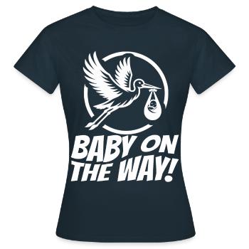 La future mère Stork apporte la belle nouvelle - T-shirt Femme - marine - Devant - AI Model Female 172 dark (172cm)