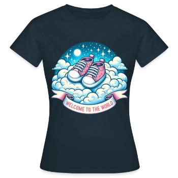 Bienvenue dans le monde Chaussures Bébé Heaven - T-shirt Femme - marine - Devant - AI Model Female 172 dark (172cm)