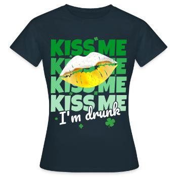 Saint-Patrick Embrasse-moi Je suis ivre en disant drôle - T-shirt Femme - marine - Devant - AI Model Female 172 dark (172cm)