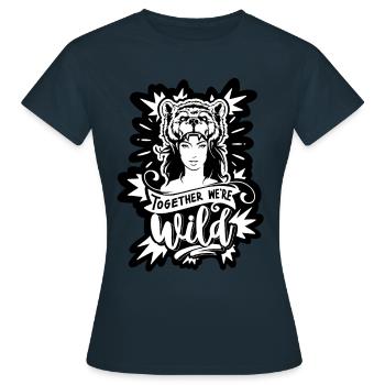 Les vraies femmes sont courageuses - T-shirt Femme - marine - Devant - AI Model Female 172 dark (172cm)