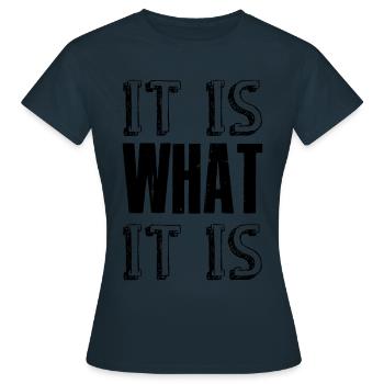 C'est ce que c'est - T-shirt Femme - marine - Devant - AI Model Female 172 dark (172cm)