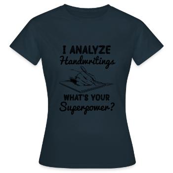 J’analyse la lecture de l’écriture manuscrite - T-shirt Femme - marine - Devant - AI Model Female 172 dark (172cm)