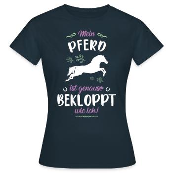 Schöner Reiterhof Spruch, Pferdesport Geschenk - Frauen T-Shirt - Navy - Vorne - AI Model Female 172 dark (172cm)