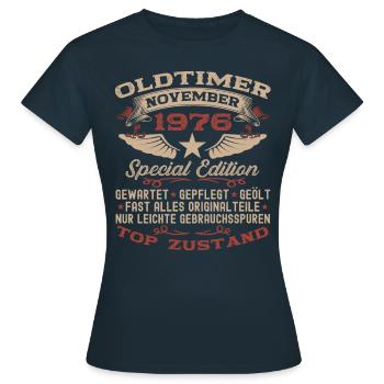 Oldtimer November 1976 46. Geburtstag Geschenk - Frauen T-Shirt - Navy - Vorne - AI Model Female 172 dark (172cm)