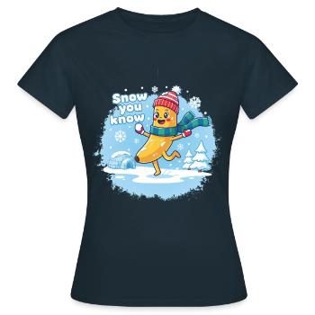 Süße Banane springt im Schnee - Schnee, den du kennst - Frauen T-Shirt - Navy - Vorne - AI Model Female 172 dark (172cm)