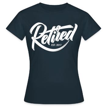 Retired EST. 2017 | Cool Logo Design - T-shirt Femme - marine - Devant - AI Model Female 172 dark (172cm)