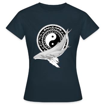 Yin Yang Buckelwale - Frauen T-Shirt - Navy - Vorne - AI Model Female 172 dark (172cm)