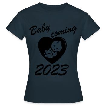 Pregnant in 2023, baby coming in 2023 - Women's T-Shirt - navy - Front - AI Model Female 172 dark (172cm)
