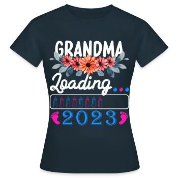 Grand-mère-à-être 2023 Grand-mère chargement 2023 Grand-mère - T-shirt Femme - marine - Devant - AI Model Female 172 dark (172cm)