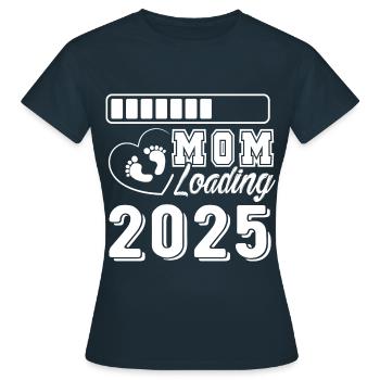 Femme enceinte 2025, bébé sera facturé 2025 - T-shirt Femme - marine - Devant - AI Model Female 172 dark (172cm)