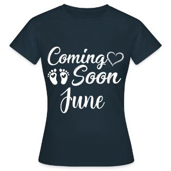 Baby kommt im Juni Schwanger - Frauen T-Shirt - Navy - Vorne - AI Model Female 172 dark (172cm)