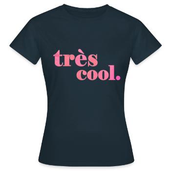 très cool | Bleibe Cool Spruch Statement - Frauen T-Shirt - Navy - Vorne - AI Model Female 172 dark (172cm)