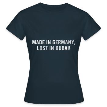 Fabriqué en Allemagne, perdu à Dubaï ! - T-shirt Femme - marine - Devant - AI Model Female 172 dark (172cm)