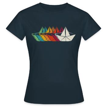 Capitaine de bateau en papier - T-shirt Femme - marine - Devant - AI Model Female 172 dark (172cm)