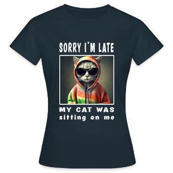 Désolé d’être en retard, mon chat était assis sur moi - T-shirt Femme - marine - Devant - AI Model Female 172 dark (172cm)
