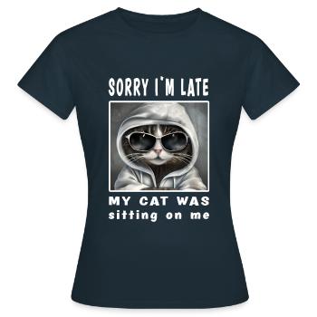 Désolé d’être en retard, mon chat était assis sur moi - T-shirt Femme - marine - Devant - AI Model Female 172 dark (172cm)