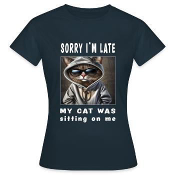 Désolé d’être en retard, mon chat était assis sur moi - T-shirt Femme - marine - Devant - AI Model Female 172 dark (172cm)