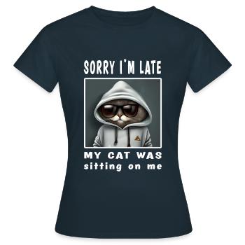 Désolé d’être en retard, mon chat était assis sur moi - T-shirt Femme - marine - Devant - AI Model Female 172 dark (172cm)