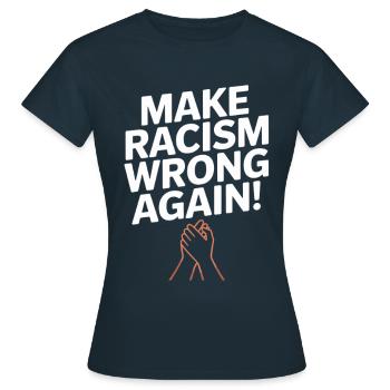 Make Racism Wrong Again – starkes Statement - Frauen T-Shirt - Navy - Vorne - AI Model Female 172 dark (172cm)
