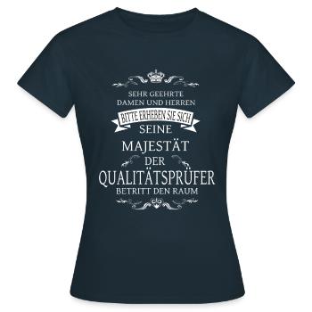 Sa Majesté l’Inspecteur de la Qualité - T-shirt Femme - marine - Devant - AI Model Female 172 dark (172cm)