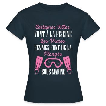 Femme plongée sous marine - T-shirt Femme - marine - Devant - AI Model Female 172 dark (172cm)
