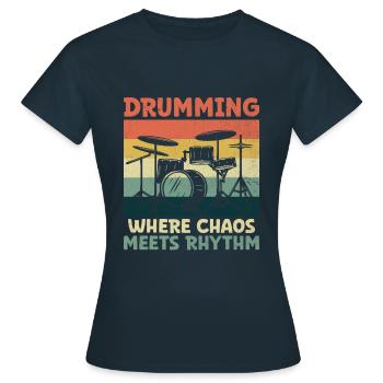 Tambour là où le chaos rencontre le rythme Tambour Batteur - T-shirt Femme - marine - Devant - AI Model Female 172 dark (172cm)