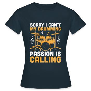 Tut mir leid, dass ich nicht kann Meine Leidenschaft für das Schlagzeugspielen ist der Ruf der Trommel - Frauen T-Shirt - Navy - Vorne - AI Model Female 172 dark (172cm)
