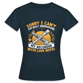Désolé, je ne peux pas, je suis occupé à chanter la sérénade à mon enregistreur avec - T-shirt Femme - marine - Devant - AI Model Female 172 dark (172cm)