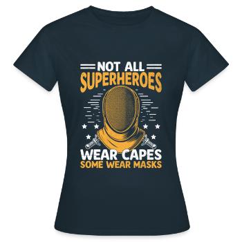 Nicht alle Superhelden tragen Umhänge, manche tragen Masken - Frauen T-Shirt - Navy - Vorne - AI Model Female 172 dark (172cm)