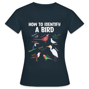 Comment identifier un ornithologue ornithologue - T-shirt Femme - marine - Devant - AI Model Female 172 dark (172cm)