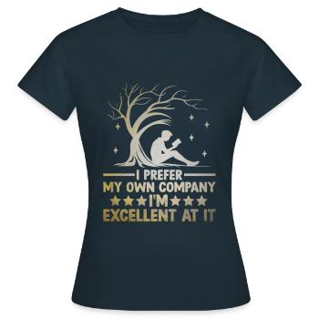 Ich bevorzuge meine eigene Gesellschaft, ich bin ausgezeichnet darin - Frauen T-Shirt - Navy - Vorne - AI Model Female 172 dark (172cm)