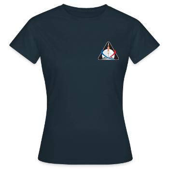 NASA Logo Sur La Poitrine Avec La Lune Et La Fusée - T-shirt Femme - marine - Devant - AI Model Female 172 dark (172cm)
