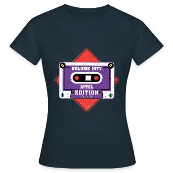 Volume 1977 Édition avril - T-shirt Femme - marine - Devant - AI Model Female 172 dark (172cm)
