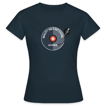 La qualité n'expire pas - T-shirt Femme - marine - Devant - AI Model Female 172 dark (172cm)