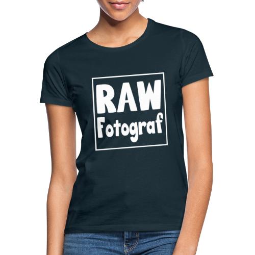RAWFotograf Schrift Buchstaben weiß - Frauen T-Shirt