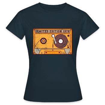 Millésime 1978 - T-shirt Femme - marine - Devant - AI Model Female 172 dark (172cm)