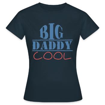 großer DADDY COOL - Frauen T-Shirt - Navy - Vorne - AI Model Female 172 dark (172cm)