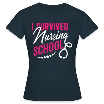 J’ai survécu à l’école d’infirmières - T-shirt Femme - marine - Devant - AI Model Female 172 dark (172cm)