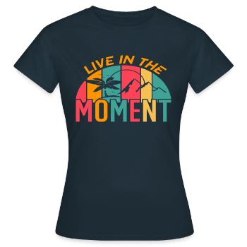 Vivez l’instant présent - T-shirt Femme - marine - Devant - AI Model Female 172 dark (172cm)