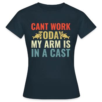Cant Work aujourd’hui mon bras est dans un plâtre - T-shirt Femme - marine - Devant - AI Model Female 172 dark (172cm)