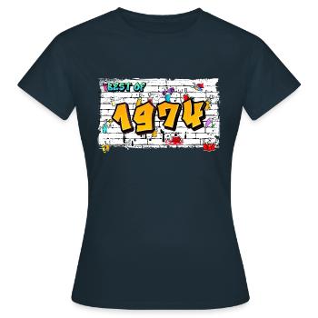 Street Legend 1974 Graffiti – 51 ans d’audace - T-shirt Femme - marine - Devant - AI Model Female 172 dark (172cm)