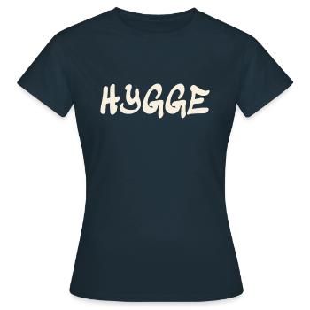Hygge - Tradition danoise - Attitude face à la vie - Nice - T-shirt Femme - marine - Devant - AI Model Female 172 dark (172cm)
