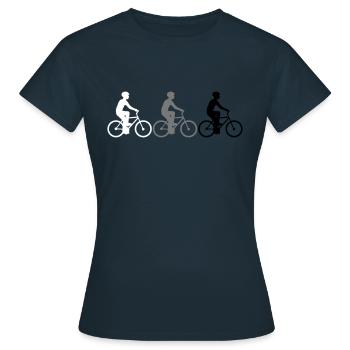 Amis d'équipage de sport d'équipe 3 cyclistes - T-shirt Femme - marine - Devant - AI Model Female 172 dark (172cm)