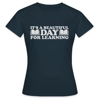 belle journée pour apprendre - T-shirt Femme - marine - Devant - AI Model Female 172 dark (172cm)