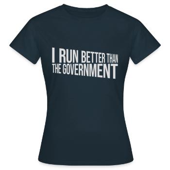 mieux fonctionner que le gouvernement - T-shirt Femme - marine - Devant - AI Model Female 172 dark (172cm)