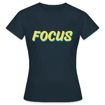Large Focus - T-shirt Femme - marine - Devant - AI Model Female 172 dark (172cm)