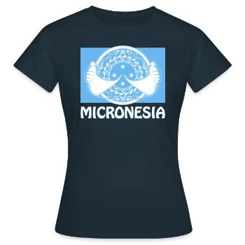 Flagge Mikronesiens und Mantarochen - Frauen T-Shirt - Navy - Vorne - AI Model Female 172 dark (172cm)
