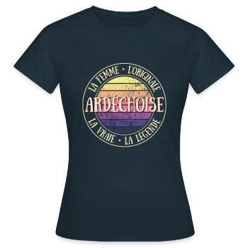 Ardéchoise Humour Ardèche Femme Idée Cadeau Drôle - T-shirt Femme - marine - Devant - AI Model Female 172 dark (172cm)