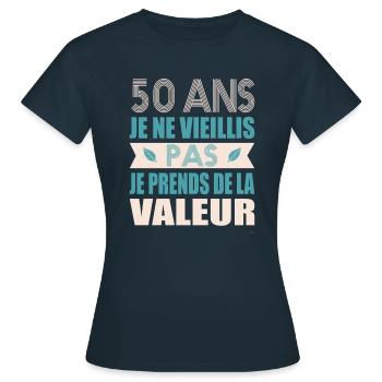 50 ans - Je ne vieillis pas je prends de la valeur - T-shirt Femme - marine - Devant - AI Model Female 172 dark (172cm)