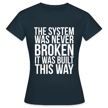 Anarchiste Anarchisme Anarchie Proverbes Système - T-shirt Femme - marine - Devant - AI Model Female 172 dark (172cm)